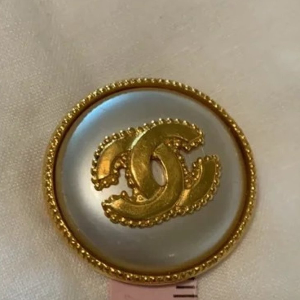 CHANEL BROOCH
